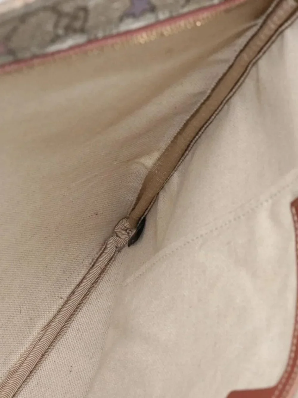 Gucci brand	gucci color	beige